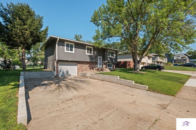 Building Photo - 7915 Heather Ave