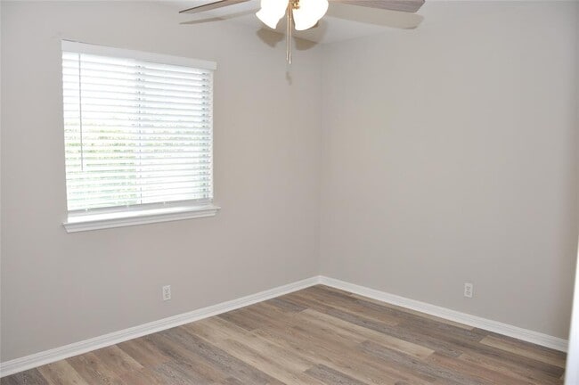 Building Photo - 272 Spillway Dr