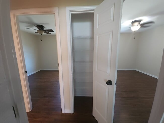 Building Photo - 3 bedroom 3 bathroom house with lots of extras