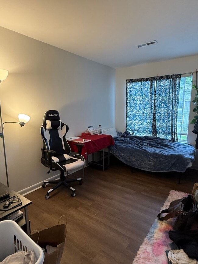 Building Photo - Easy Living Near Virginia Tech – 3BR Condo in University Place