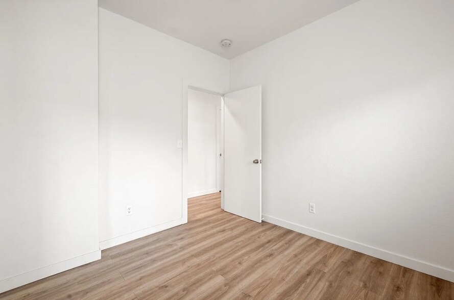 Building Photo - 411 E Burnett St