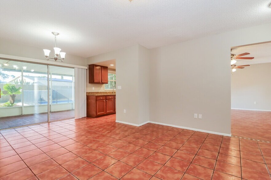 Building Photo - 2335 Timbercrest Cir W