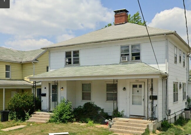 Building Photo - 531 W Pearson St
