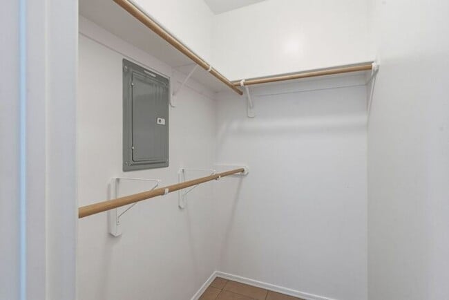 Building Photo - Pending/ Rented - Comfortable Eastside Liv...