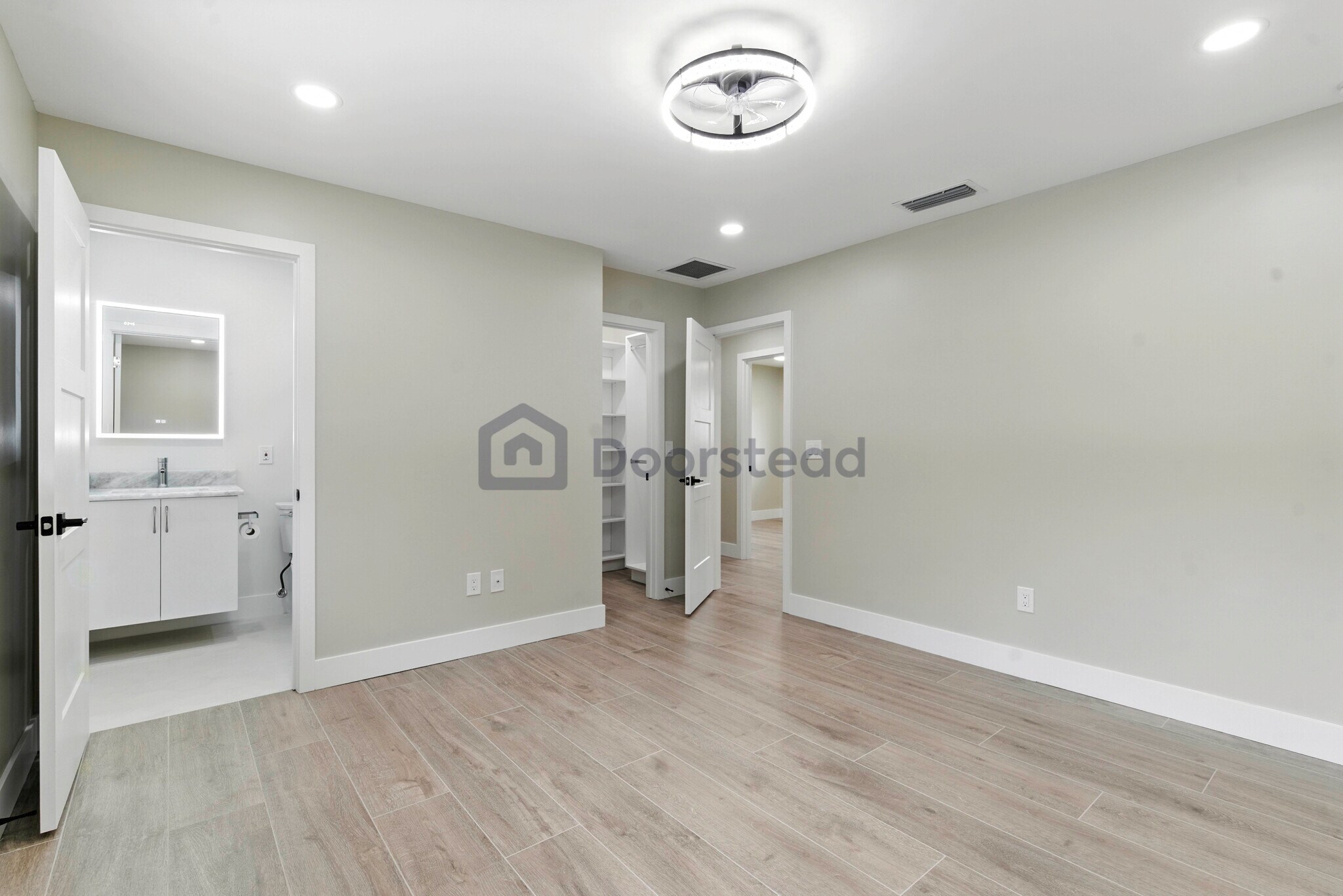 Building Photo - 6886 Tradewind Way