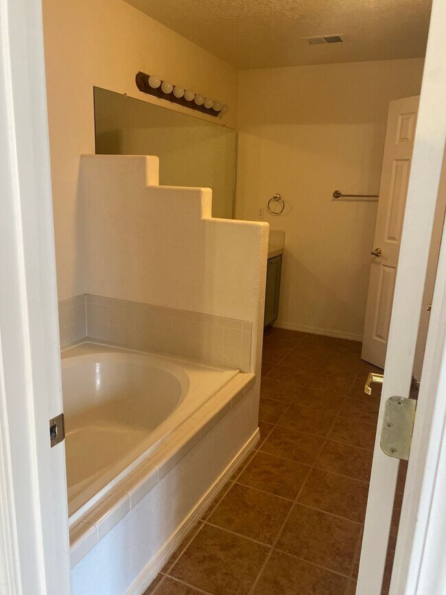 Building Photo - COMING SOON Beautiful 4BR 3 Bath home with...