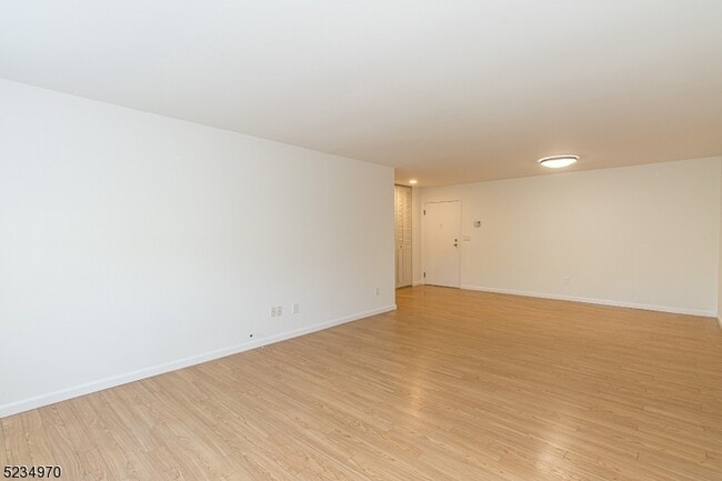 Building Photo - 530 Park Ave
