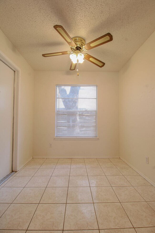 Building Photo - 6214 Ridge Glade St