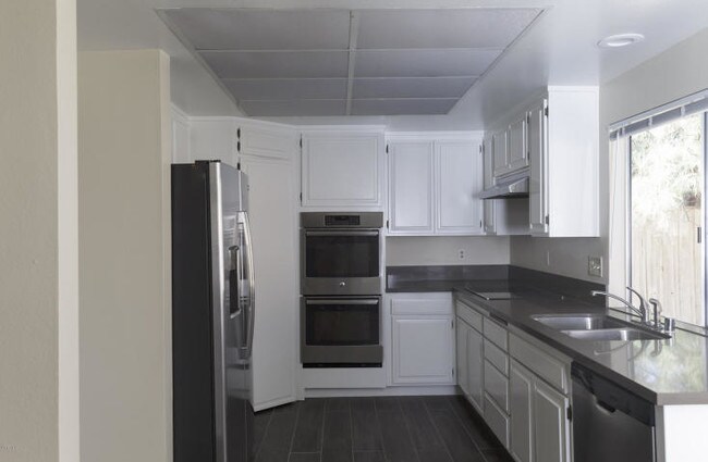 Building Photo - 3050 Wildwood Ave