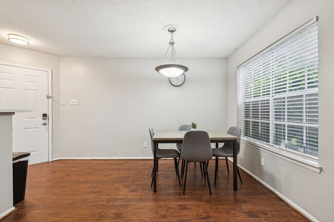 Building Photo - 3784 University Dr NW