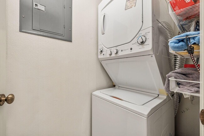 Building Photo - 78121 Crimson Ct