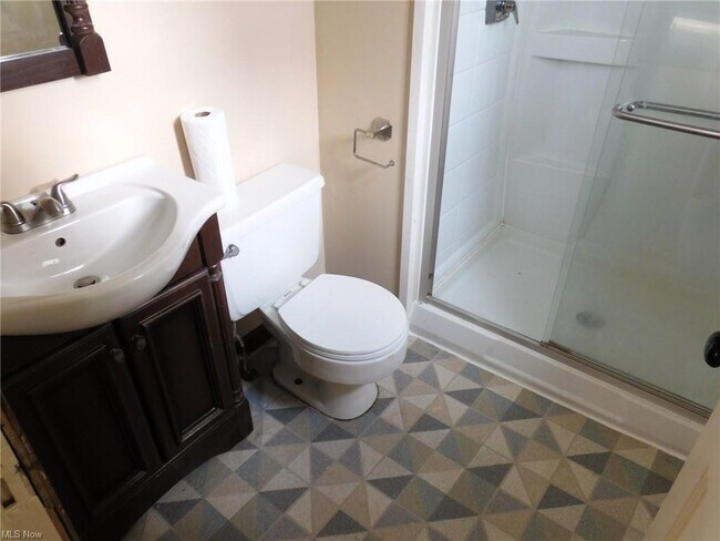 Building Photo - 16 S Hubbard Rd