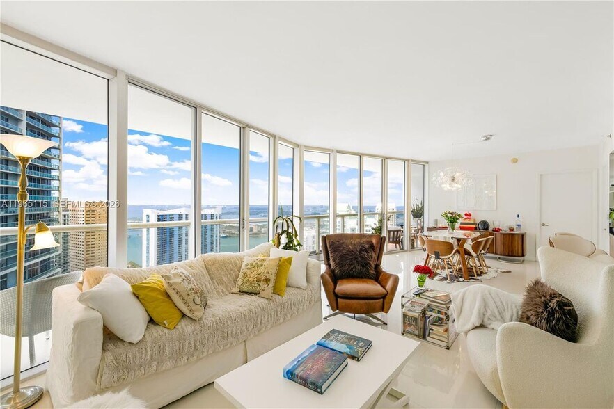 Building Photo - 495 Brickell Ave