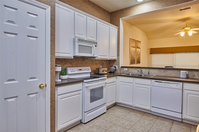 Building Photo - 22 W Greenhill Terrace Pl