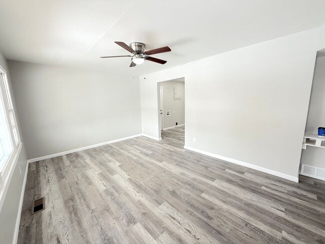 Building Photo - Cute Two Bedroom Home