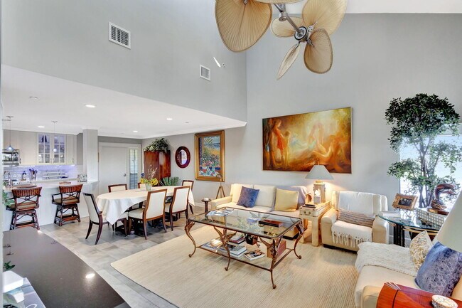 Building Photo - 16910 W Bay Dr