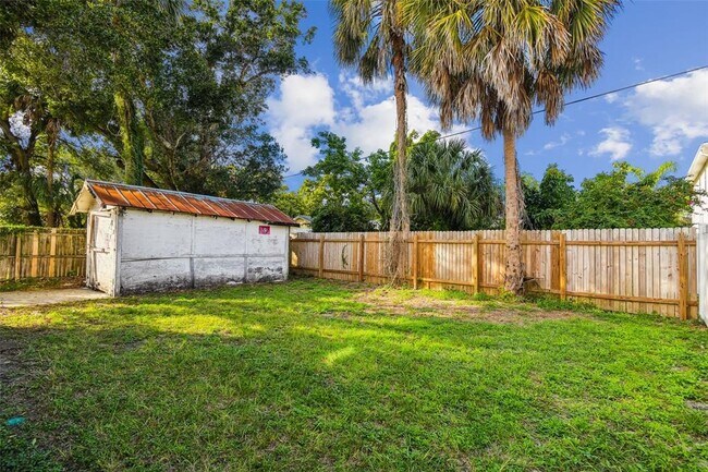 Building Photo - 1913 W Lemon St