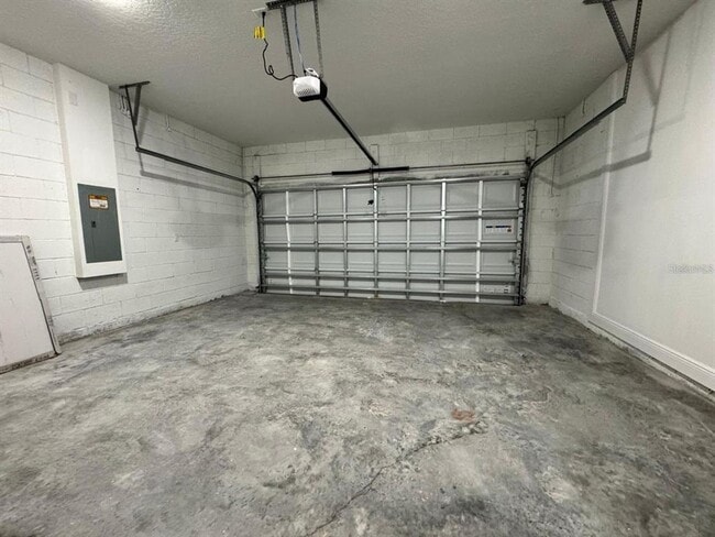 Building Photo - 7185 N Tallwood Dr
