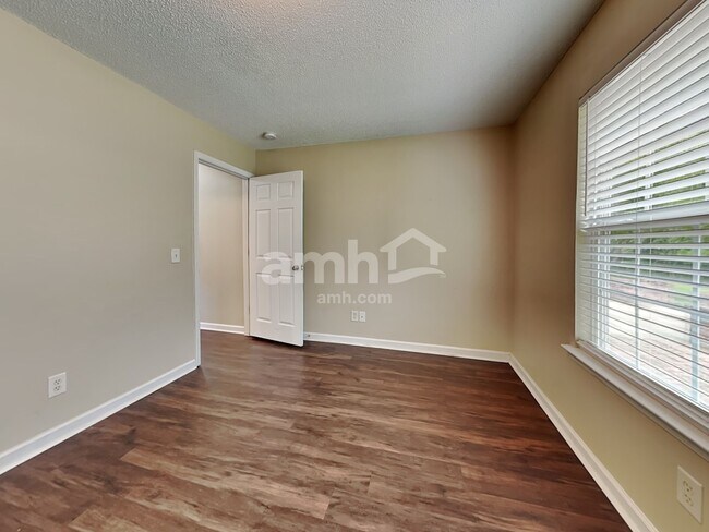 Building Photo - 260 Pampas Dr