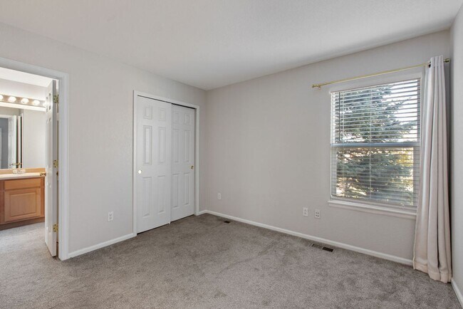 Building Photo - Beautiful 4 bedroom in Observatory Village