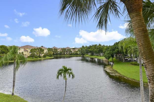 Building Photo - 250 Jacaranda Dr