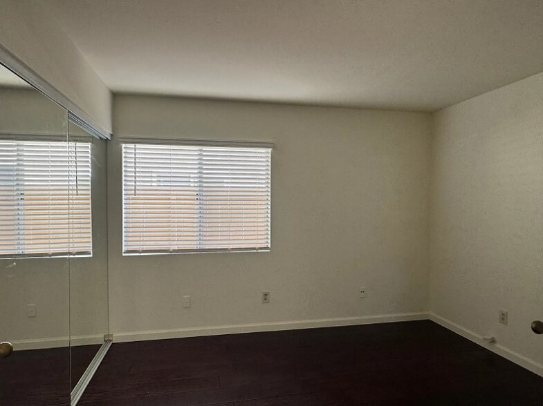 Building Photo - 12904 Sedge Ct