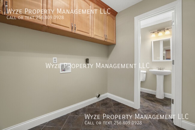 Building Photo - 2105 Manassas Dr SW