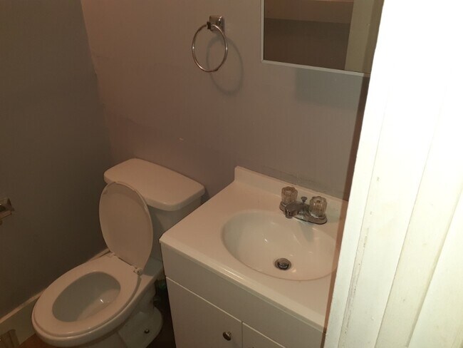 Building Photo - 35 Washington St