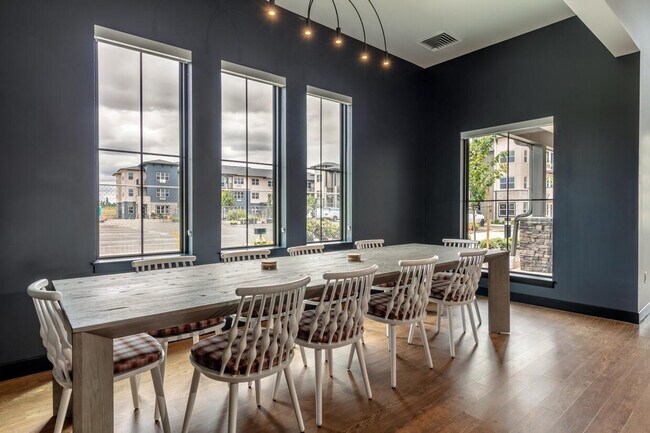 Building Photo - 3495 SE Reed Dr