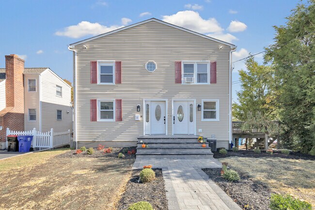 Building Photo - 14 Fairview Ave