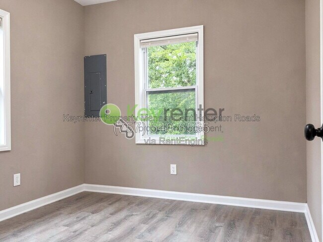 Building Photo - 4909 Killam Ave