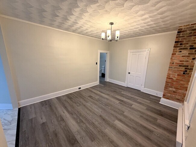 Building Photo - 129 Poplar Ave