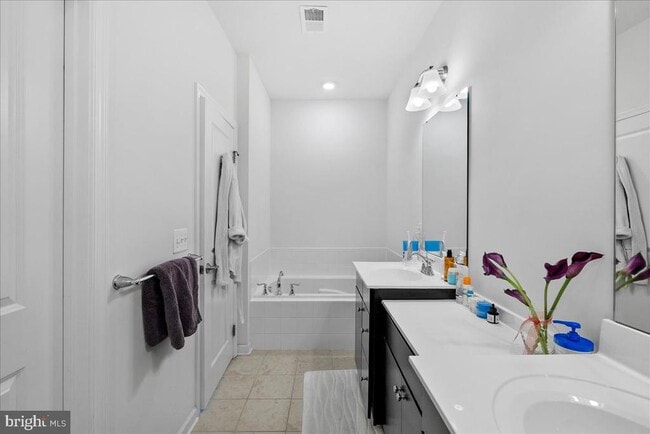 Building Photo - 43387 Charitable St