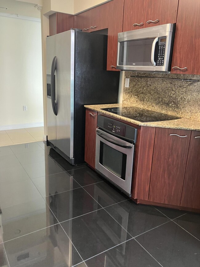 Building Photo - 3370 Hidden Bay Dr