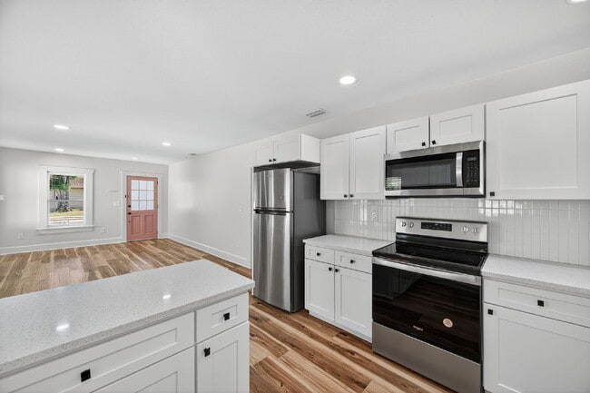Building Photo - Fully Renovated 3 bedroom St. Pete Home | ...