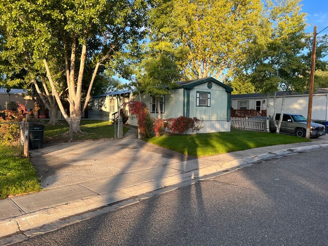 Primary Photo - 3 Bed 2 Bath Mobile Home with Fenced Yard ...