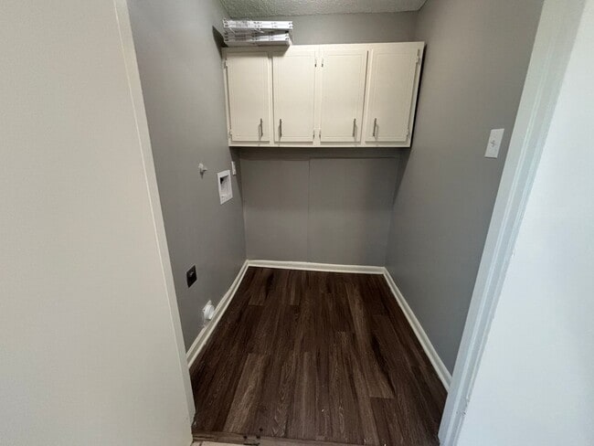 Building Photo - 5168 Corkwood Dr