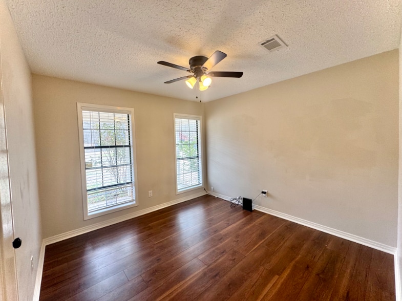 Building Photo - 3301 John Hancock Rd