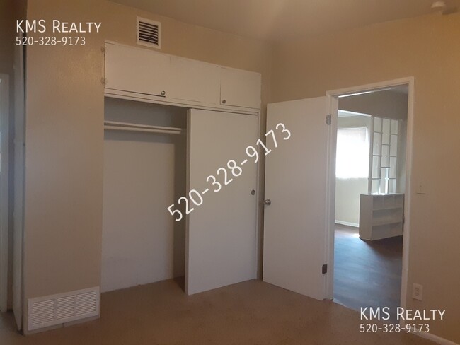 Building Photo - 1 Bed / 1 Bath - OWNER/AGENT