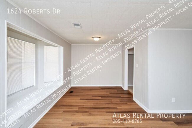 Building Photo - 1624 Roberts Dr