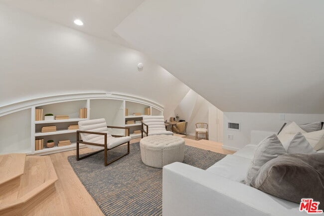 Building Photo - 802 Cochran Ave