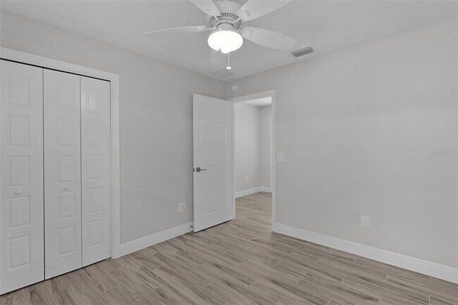 Building Photo - 6230 Dingman Wy