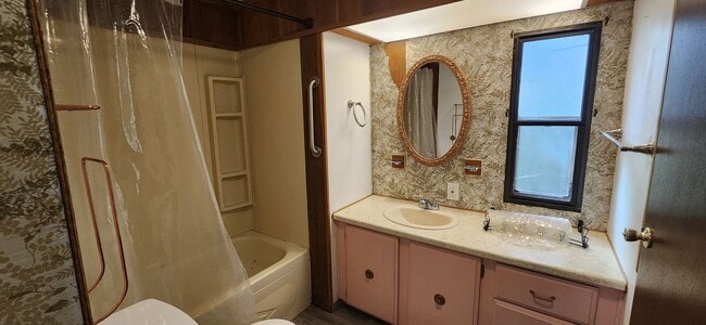 Building Photo - 2 Bed 1 Bath single wide mobile home on just shy of 1/2 acer lot in Lake Stevens $2350.00/mo