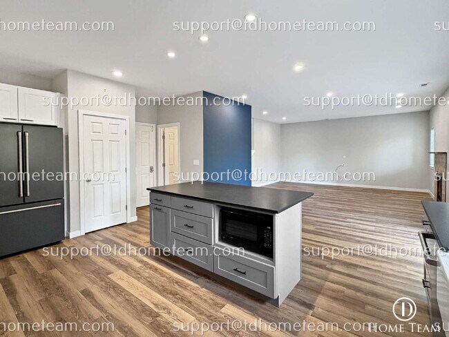 Building Photo - "Spacious 3-Bed Oasis in Kent with Elegant...