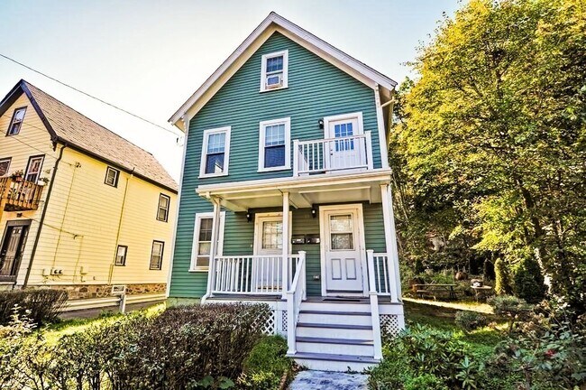 Building Photo - 135 Forest St