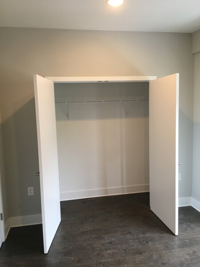 Building Photo - 1515 N Mascher St