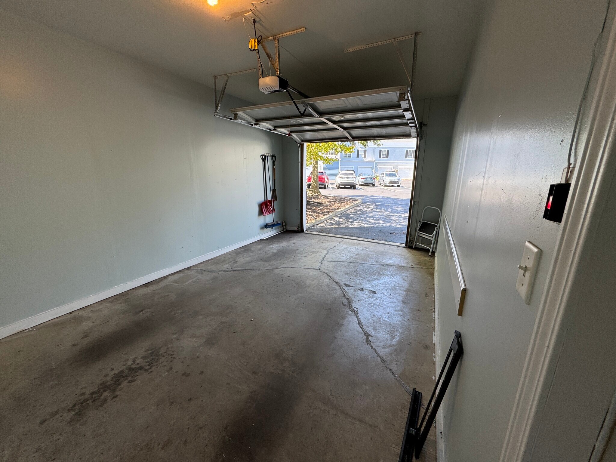 1 Car Garage - 12860 University Cres