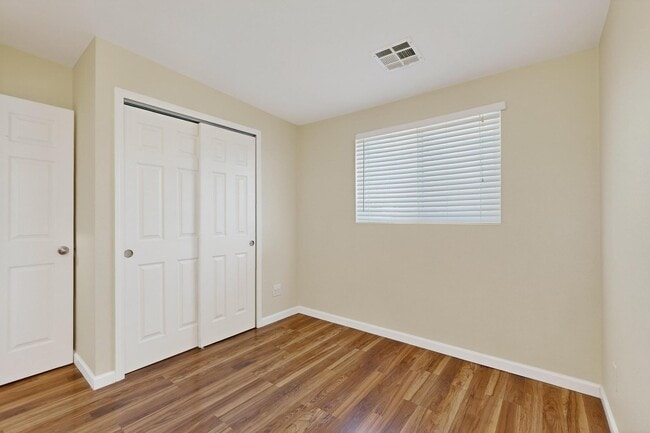 Building Photo - 1237 Pitt St NE