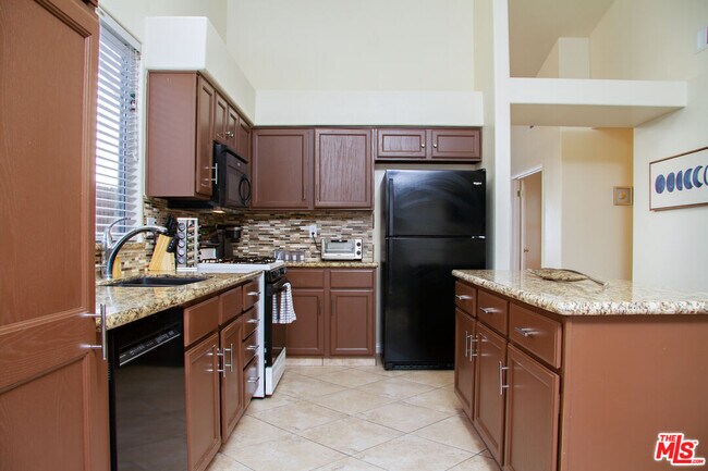 Building Photo - 8506 Blue Heron Dr