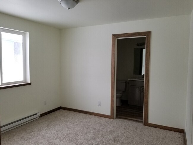 Building Photo - Jump Acres